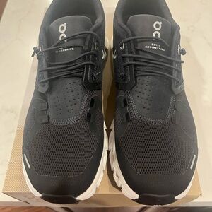 On Running Shoes - BRAND NEW in Box ! Black and White , 9.5 ! PERFECT!